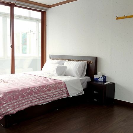 Happy Memory Hotell Jeonju Exteriör bild