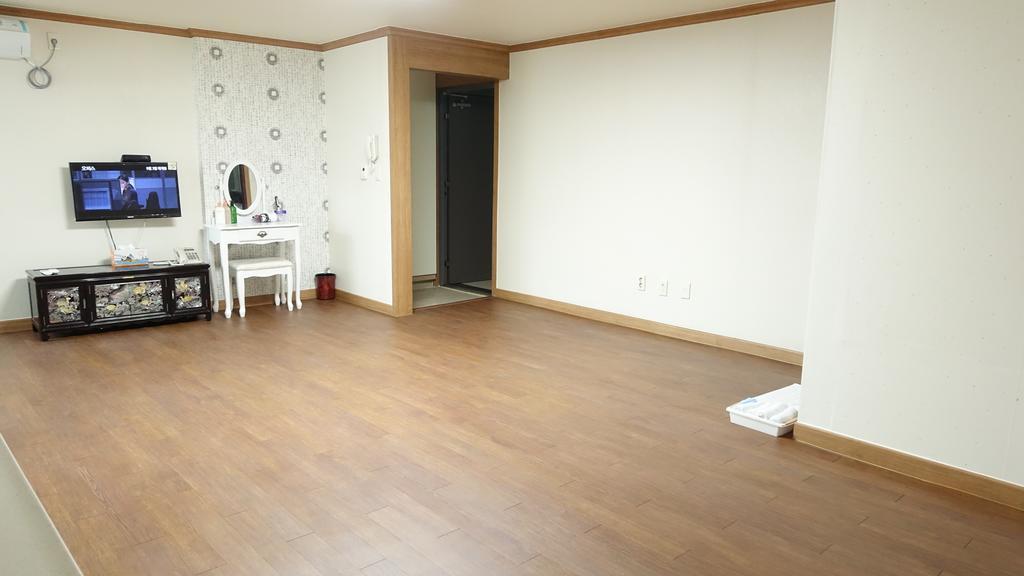 Happy Memory Hotell Jeonju Exteriör bild